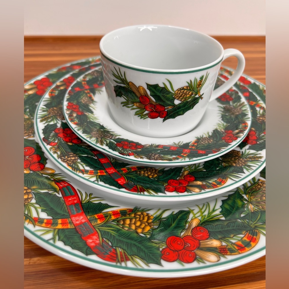 Sears Vintage Festive Holiday Dinnerware, Full 5 pc. set x 4= 20 pc. set, EUC🎄